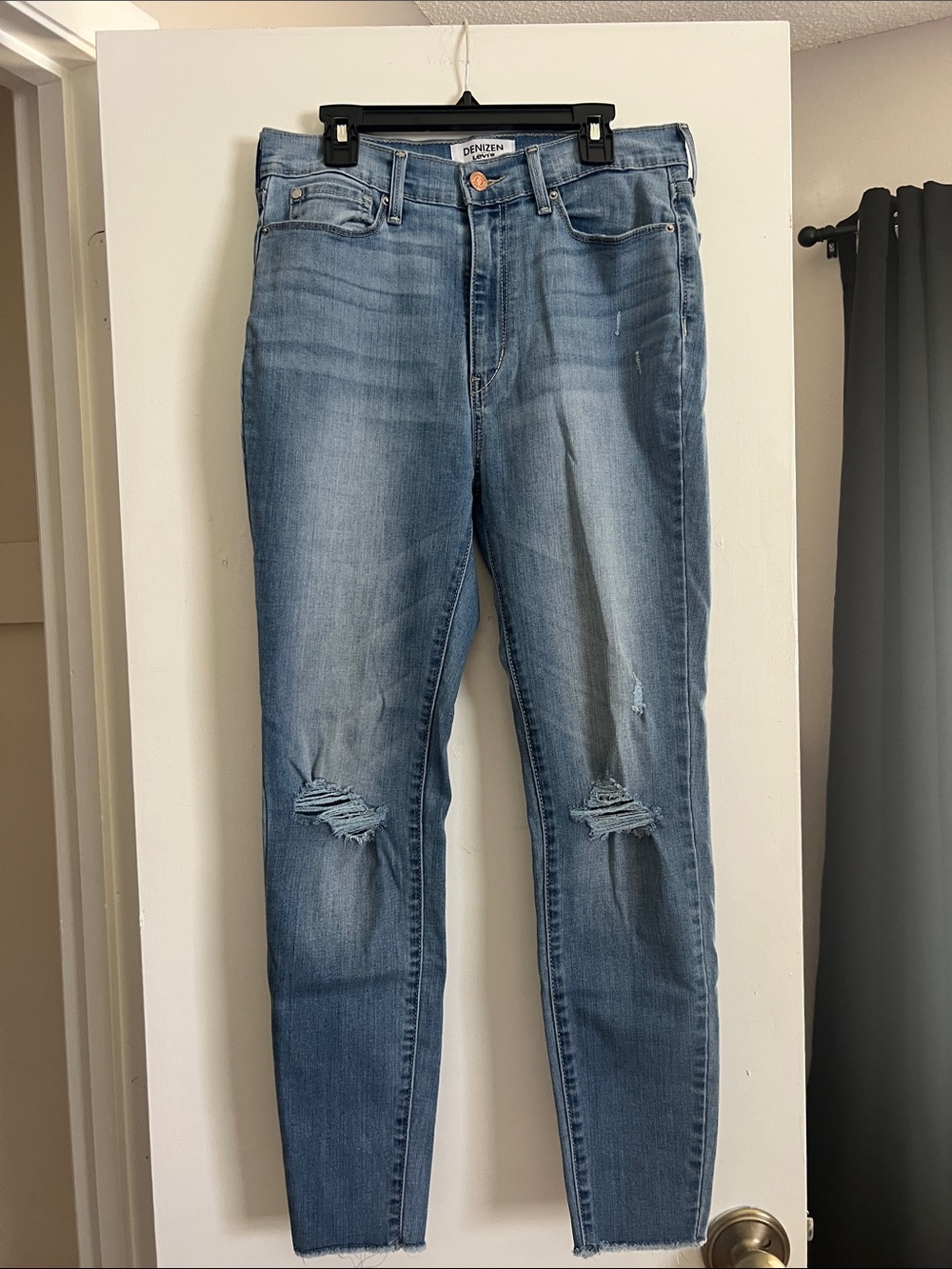 Denizen from Levi's Women's Skinny Jeans - Light Wash Distressed Blue